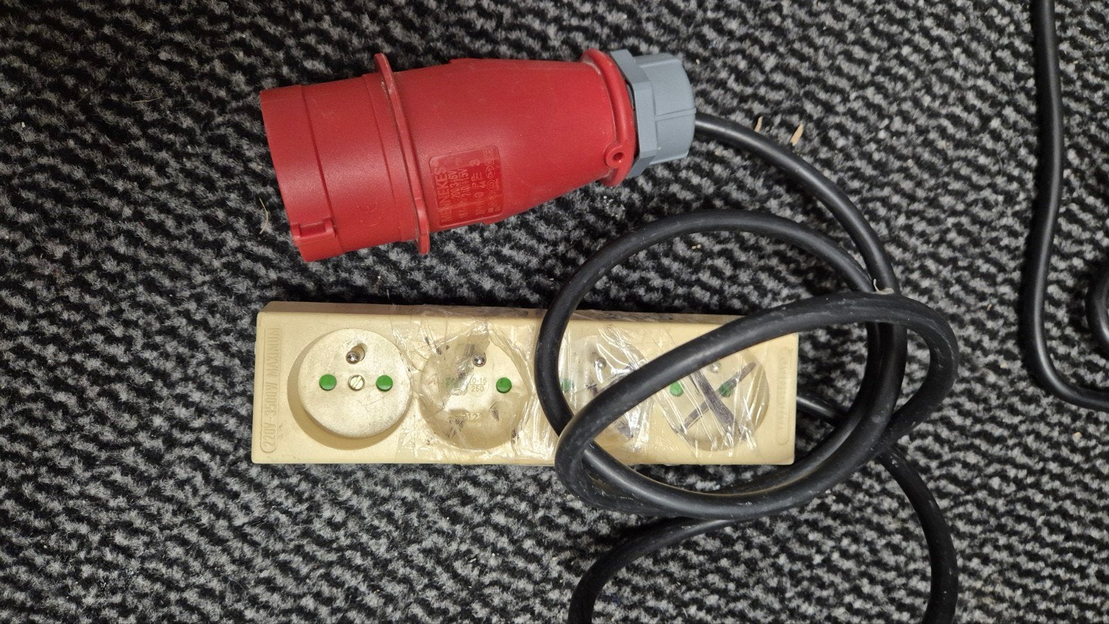 Câble triphasé vers 220volt adaptateur 16A, Bricolage & Construction, Électricité & Câbles