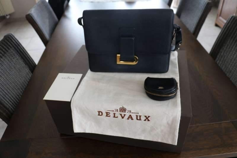 Sac à main + portefeuille Delvaux, Enlèvement, Comme neuf, Bleu, Sac à main