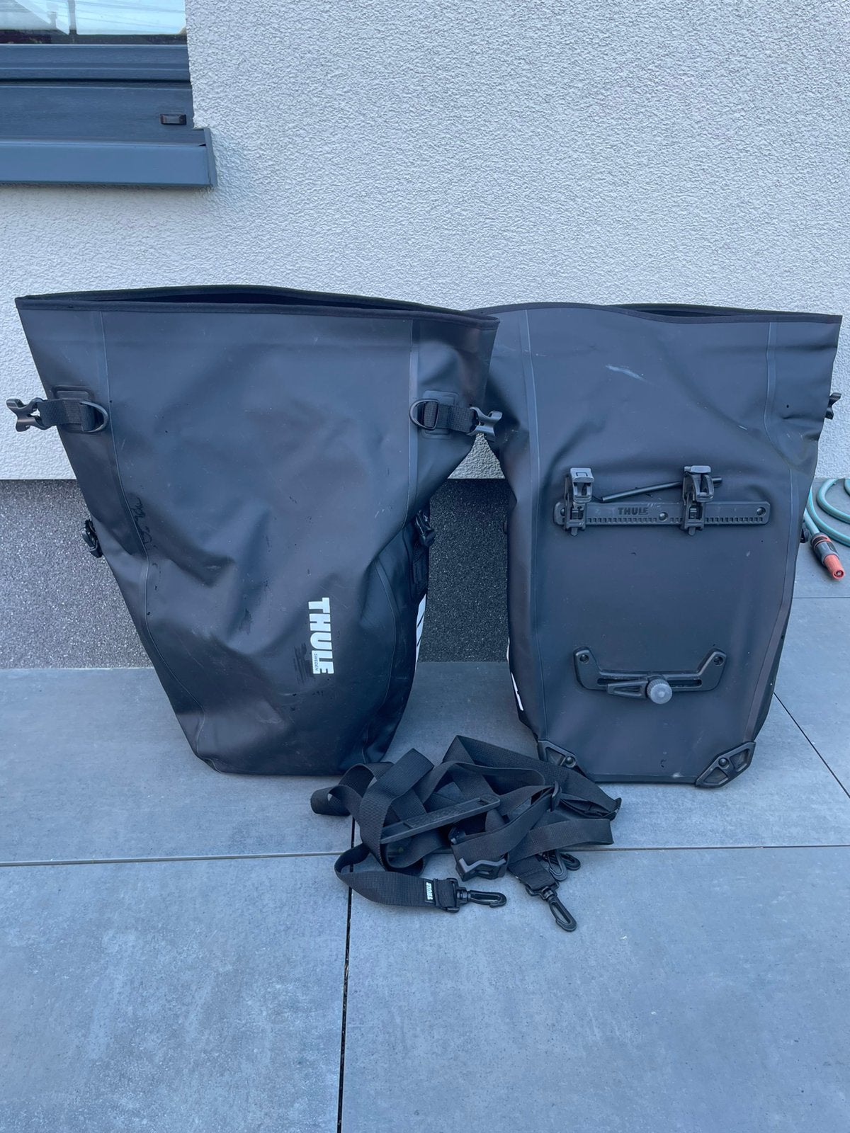 Sacoches Thule 25L x 2 étanches IPX4, Fietsen en Brommers, Fietsaccessoires | Fietstassen, Ophalen, Gebruikt