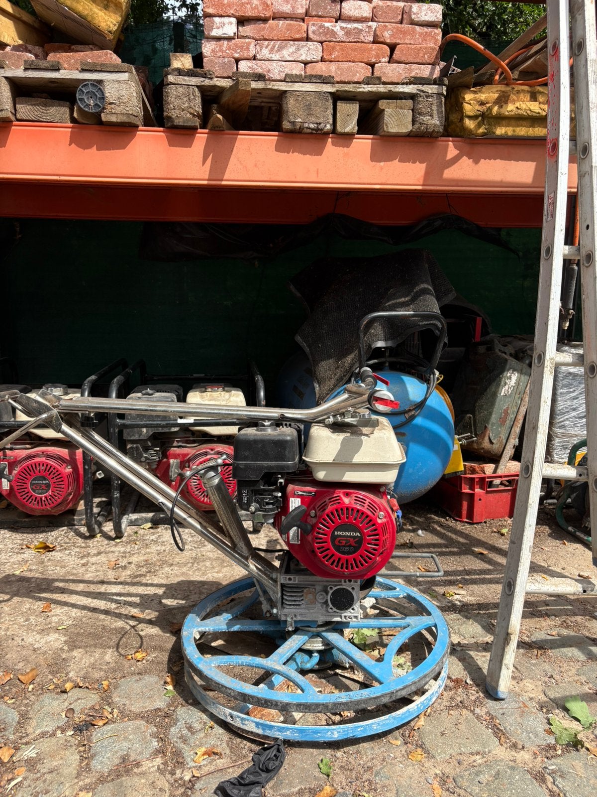 Betonvlinder met Honda GX160 bezinemotor, Enlèvement, Comme neuf