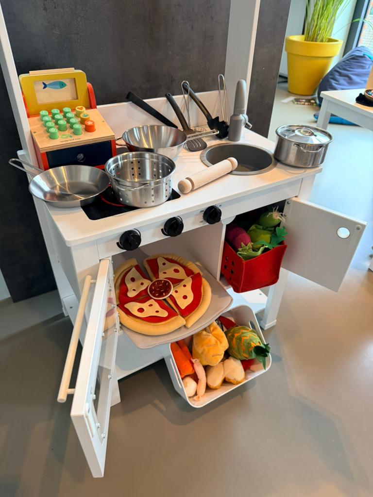 Cuisine enfant en bois complète avec accessoires ‍, Enlèvement, Utilisé, Garçon ou Fille