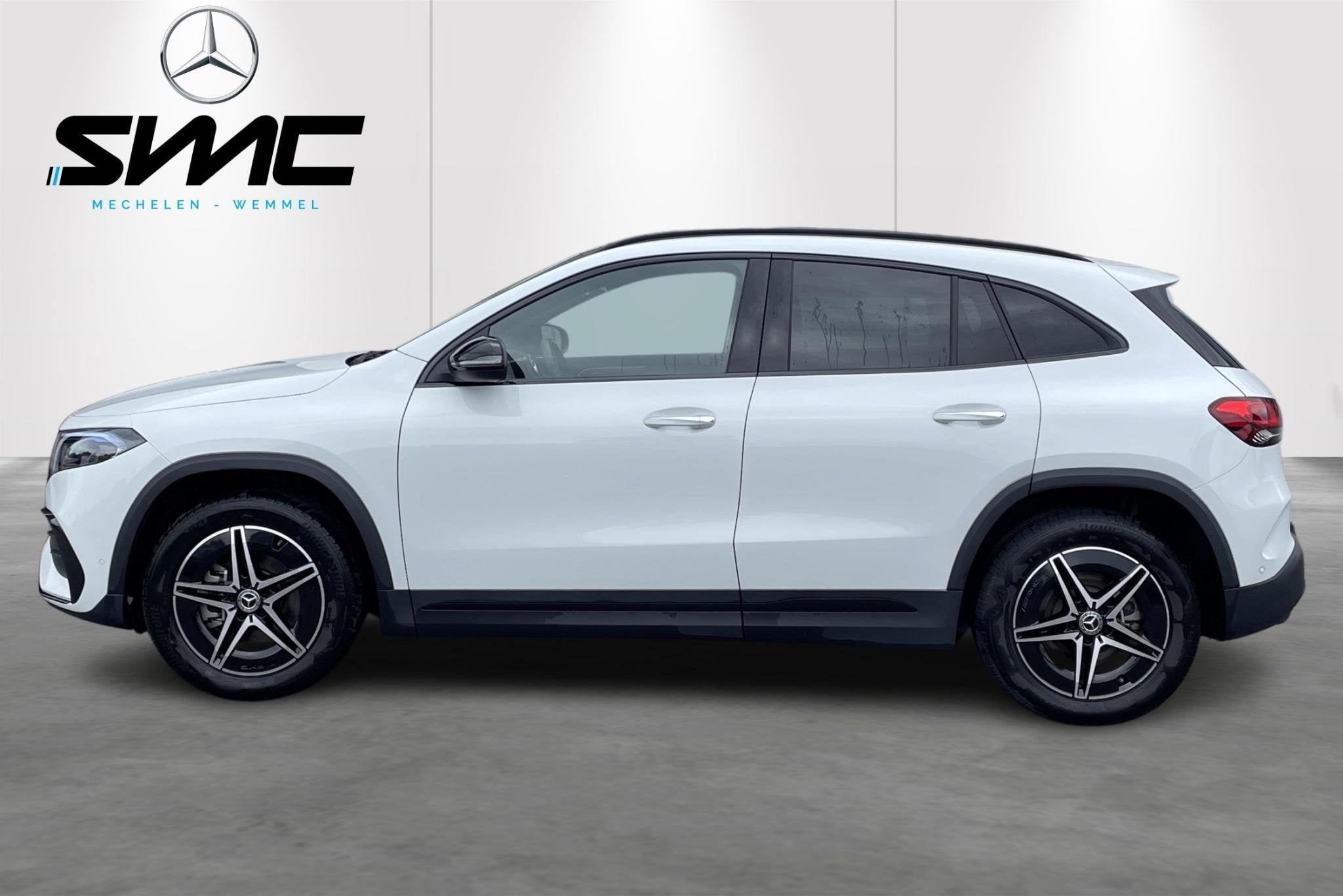 Mercedes-Benz EQA EQA 350 4MATIC AMG Line Pano dak, Auto's, 215 kW, Stof, Zwart, Wit
