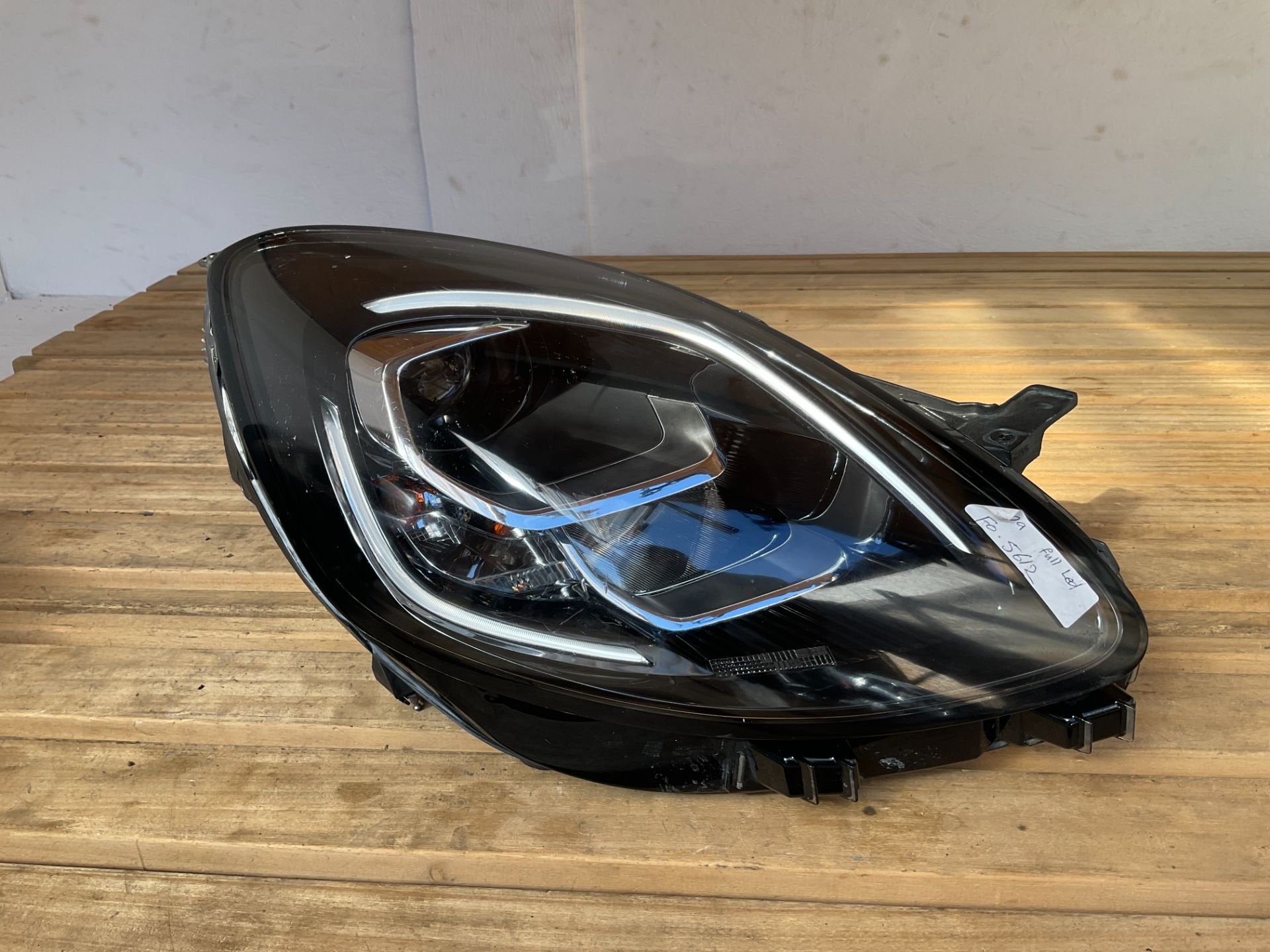 Phare droit LED Ford Puma 2019 L1TB13E014EH L90202258 b5-561, Info@ford.com, Ford Motor Company, American Road 1
48126  Dearborn