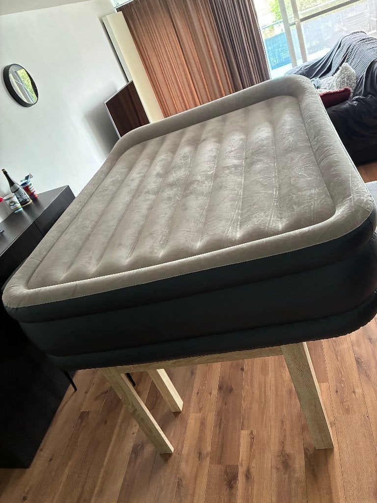 Luchtmatras met interne pomp, Ophalen, Ingebouwde pomp, Zo goed als nieuw, 2-persoons