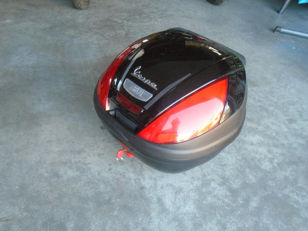 grote Givi - Vespa topkoffer 75€, Motoren, Ophalen of Verzenden, Zo goed als nieuw