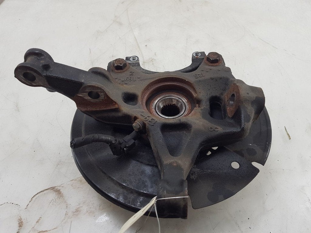 FUSEE AVANT GAUCHE Citan (420.6) (01-2021/-) (|A4203320700|), Utilisé, Mercedes-Benz