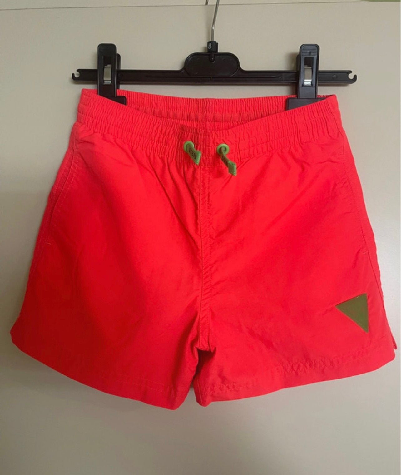Short de bain Guess, Enlèvement ou Envoi, Comme neuf, Garçon, Vêtements de sport ou Maillots de bain
