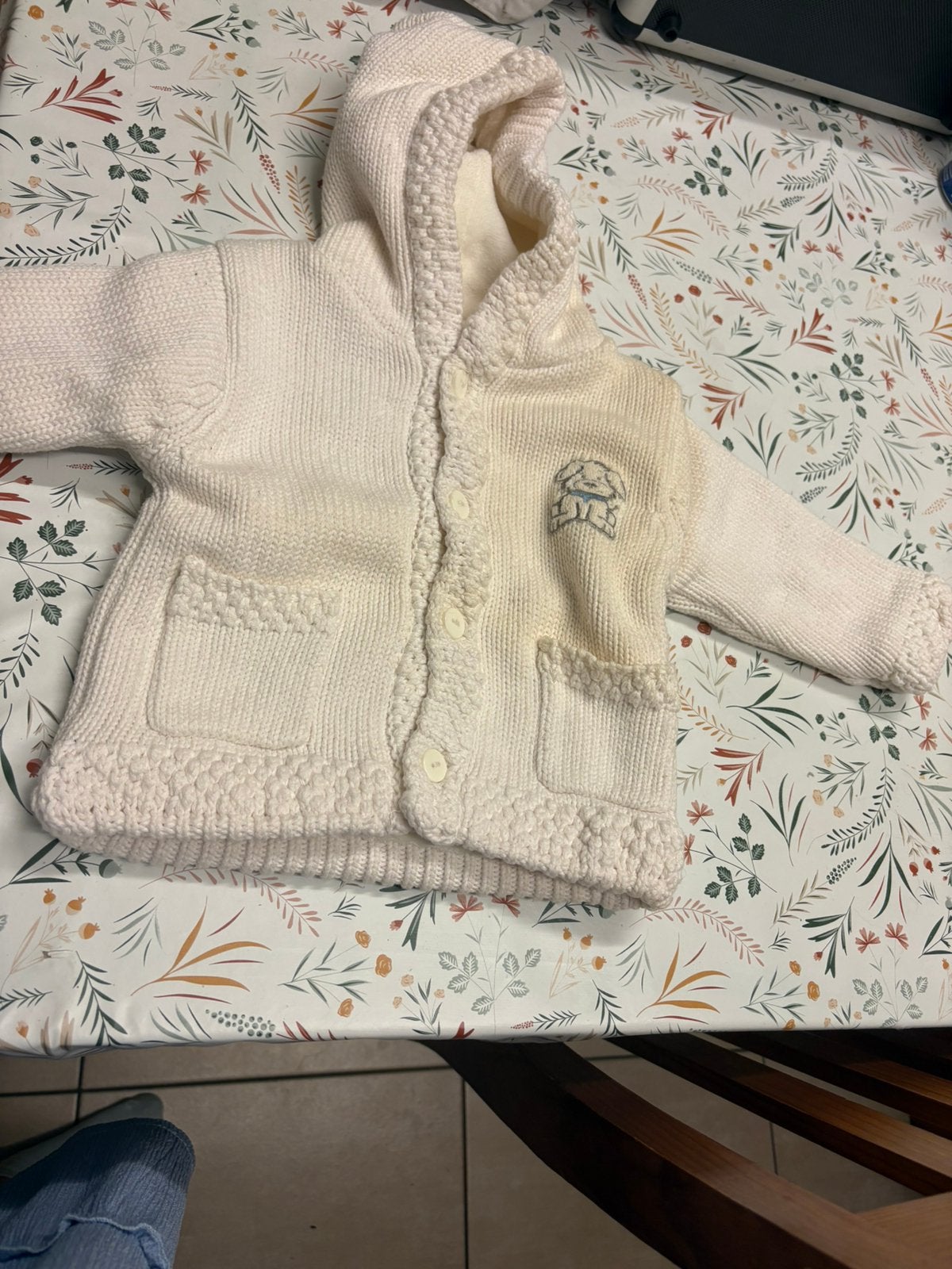 Warm wit/crème gebreid baby jasje met zachte voering en kap, Ophalen, Zo goed als nieuw, Jongetje of Meisje, Jasje