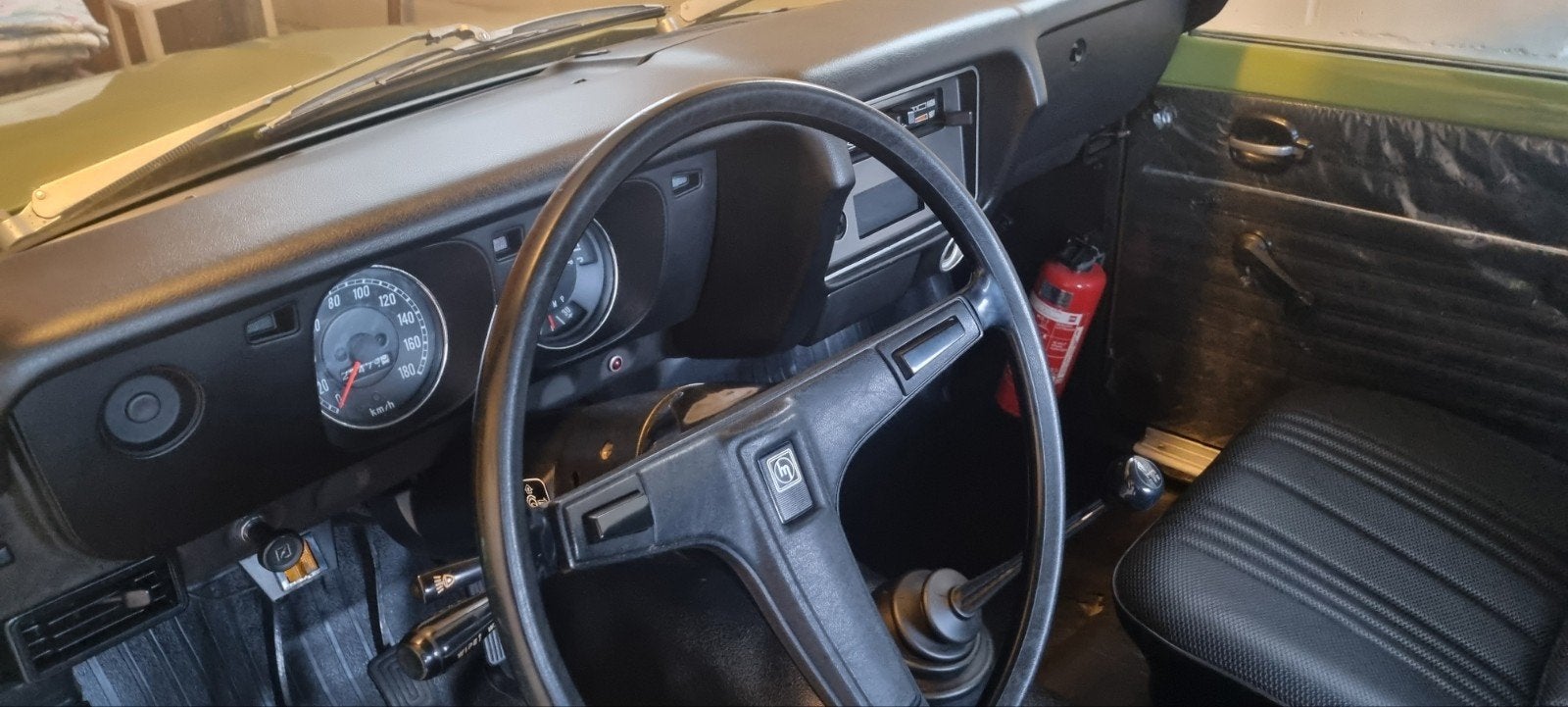 Mazda 1000 1977 oldtimer, foto 9