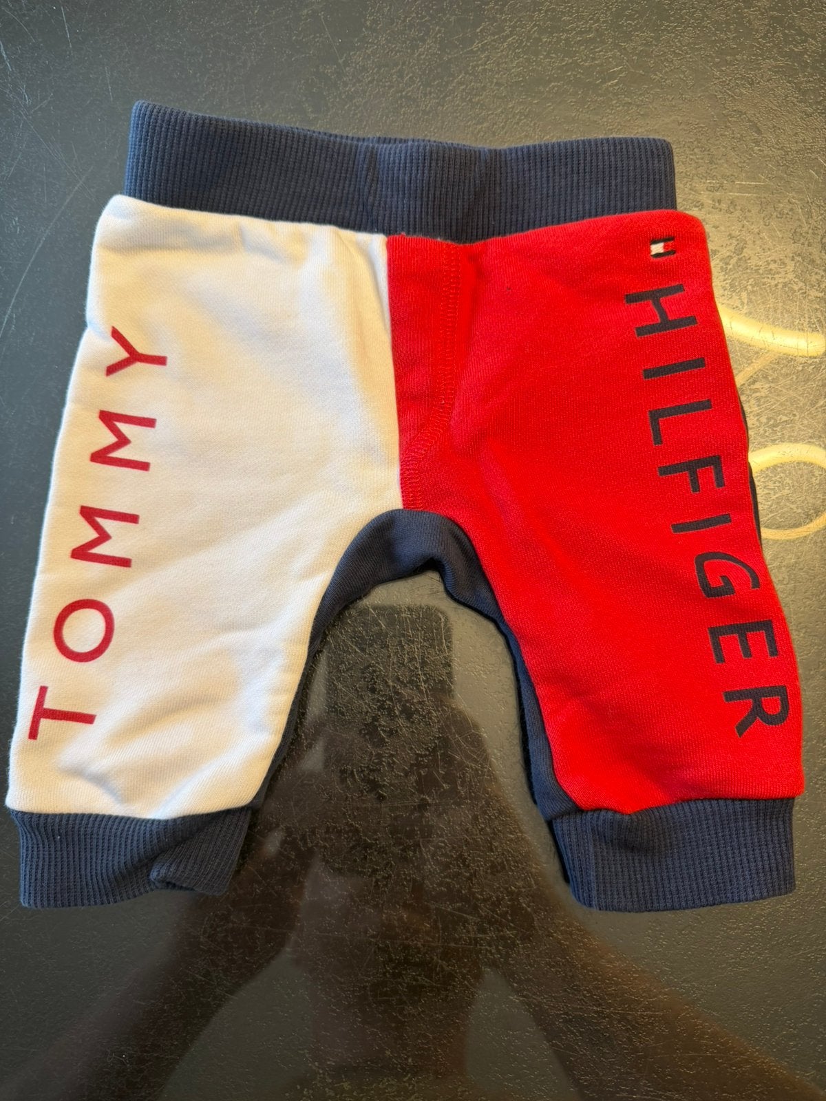 Tommy hilfiger baby kleren 3-6maanden, Enfants & Bébés, Vêtements enfant | Autre, Enlèvement, Comme neuf