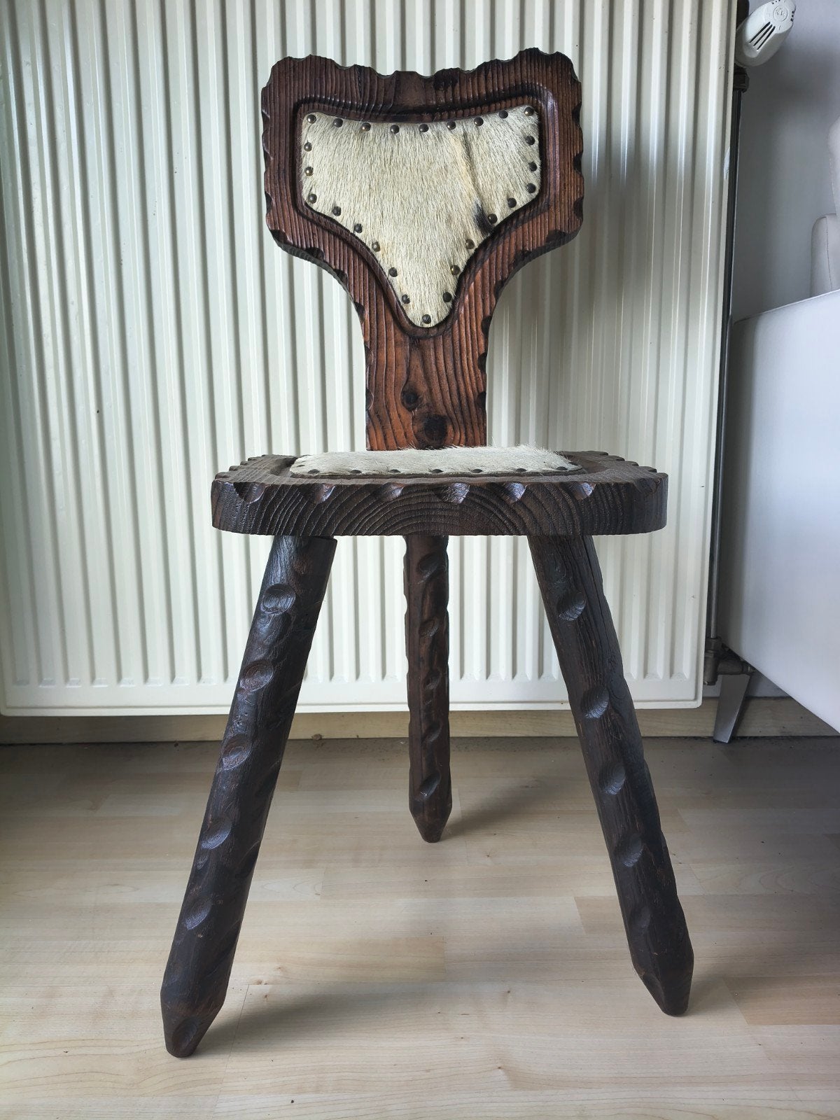 Vintage Spaans Krukje Met Rugleuning En Geitenvel, Huis en Inrichting, Krukjes, Ophalen