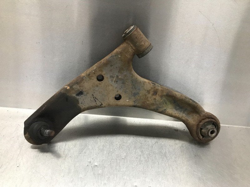 BRAS DE SUSPENSION AVANT GAUCHE INFERIEUR Suzuki, Utilisé, Suzuki