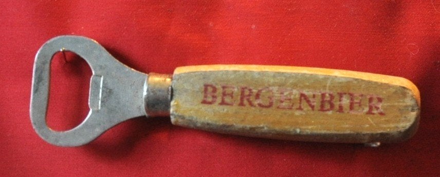 décapsuleur publicitaire bergenbier bois et métal (x2117), Collections, Enlèvement ou Envoi, Utilisé, Ouvre-bouteille, Autres marques