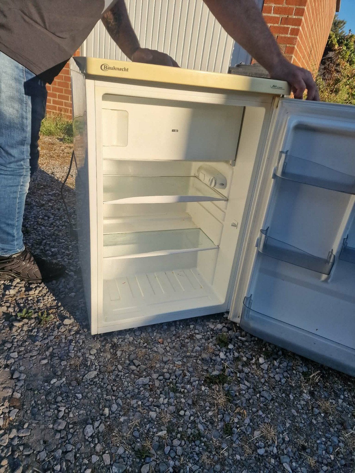 frigo table bauknecht A+ fonctionne bien possible de livrai, Classe énergétique A ou plus économe, Avec compartiment congélateur