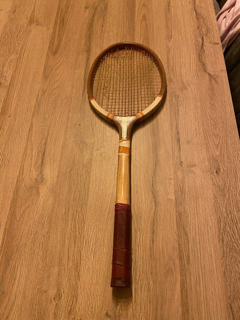 tennisracket bijna 100 j oud., Sports & Fitness, Tennis, Utilisé, Raquette, Autres marques, Enlèvement ou Envoi