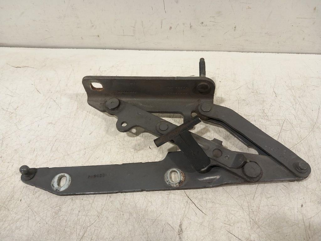 Motorkapscharnier rechts Land Rover Discovery, Onderdelen@venauto.nl, Van der Ven Autorecycling B.V., Ettenseweg 76, 4706 PB Roosendaal, The Netherlands