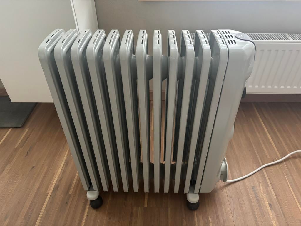 Olieradiator Delonghi 2500 watt, Doe-het-zelf en Bouw, Ophalen, Zo goed als nieuw