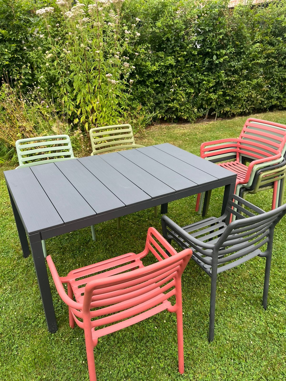 Uitschuifbare tuintafel en stoelen, Ophalen, Zo goed als nieuw