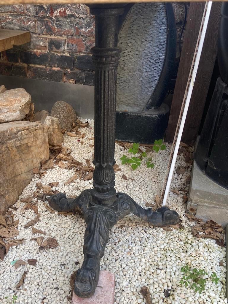 Terrastafel voet in gietijzer, Enlèvement, Utilisé