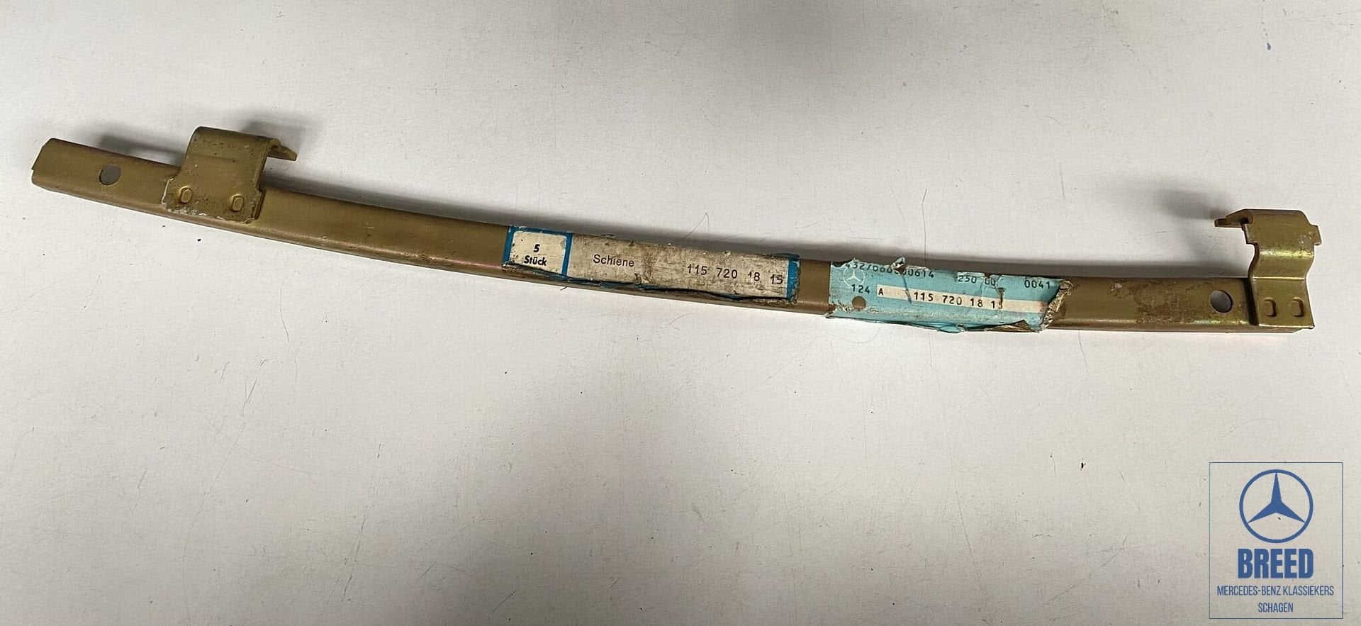 NOS zijruitgeleider rechts voor Mercedes-Benz W114 W115 /8, -, Nieuw, Ophalen of Verzenden, -