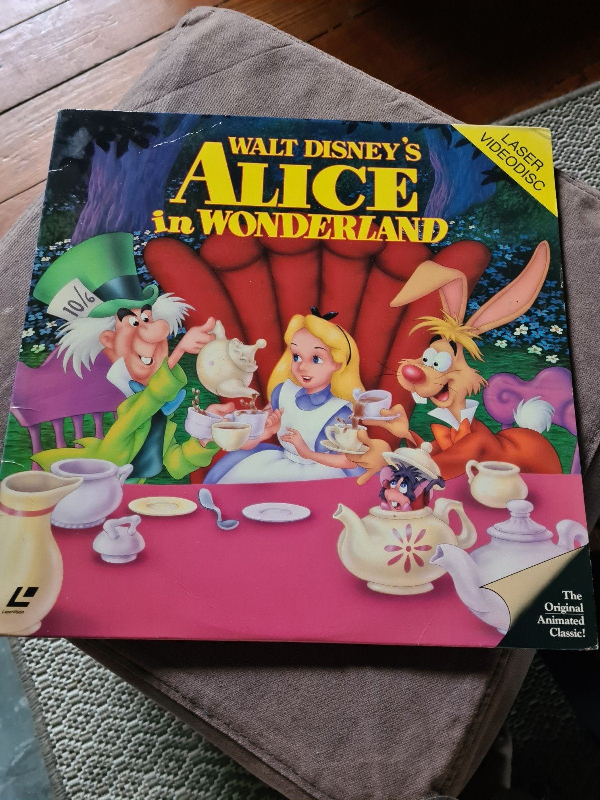 Alice in Wonderland, Enlèvement ou Envoi