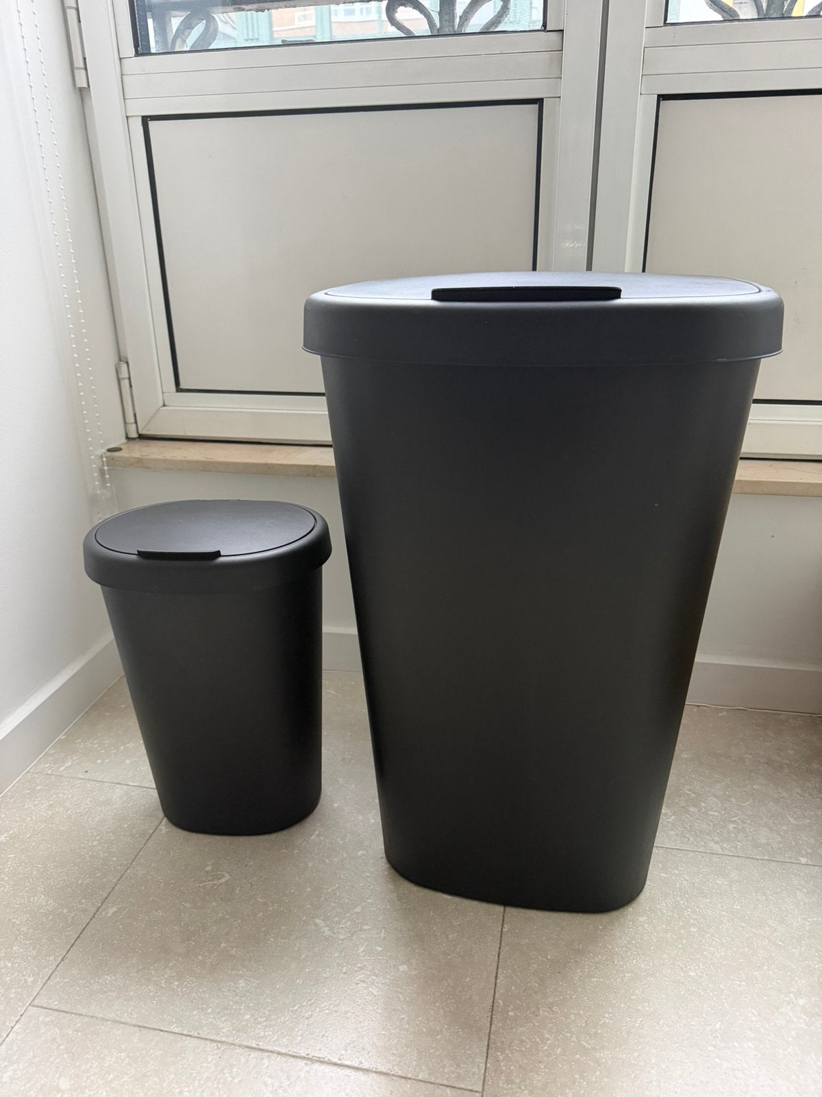 Zwarte vuilnisbakken van IKEA, Ophalen, Zo goed als nieuw