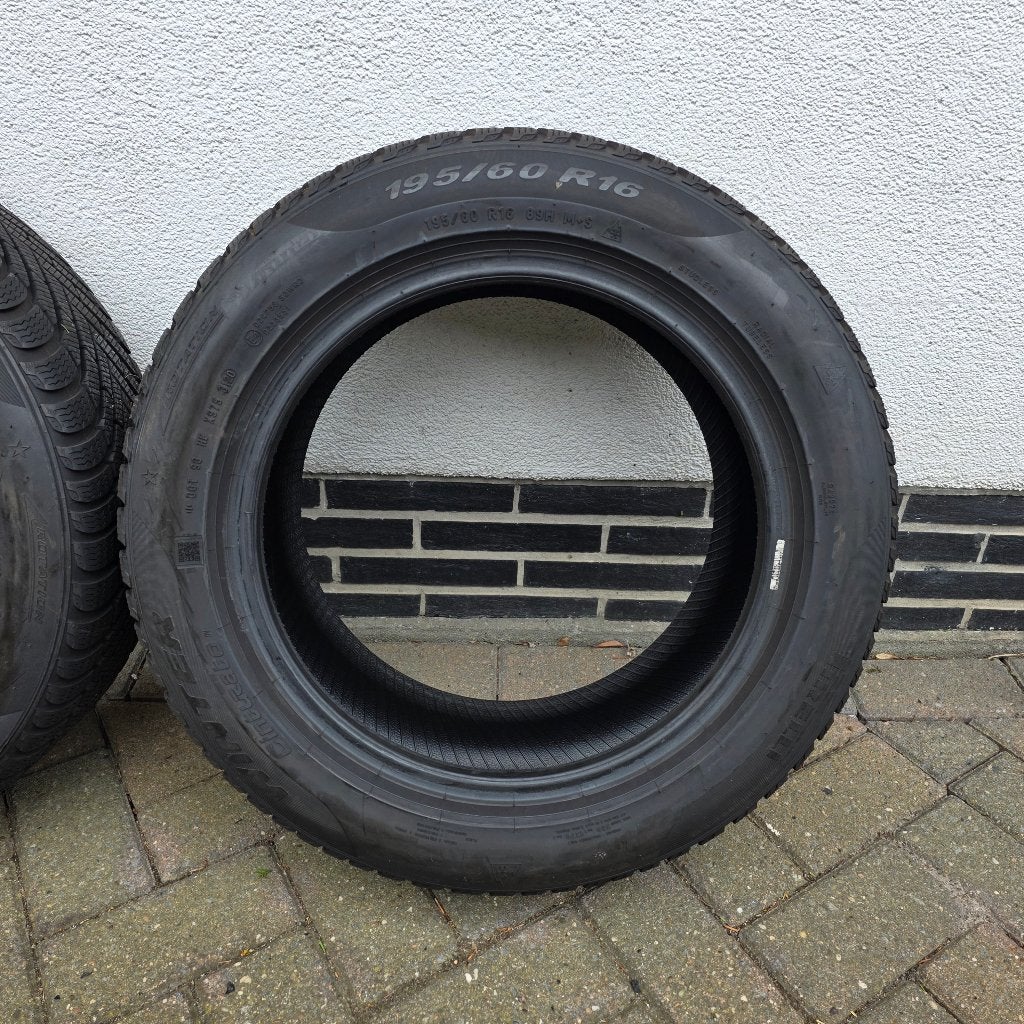 2 x pirelli 195/60/16 met 5,5mm profiel, Auto-onderdelen, Banden en Velgen, Ophalen, Gebruikt, 16 inch, Banden en Velgen