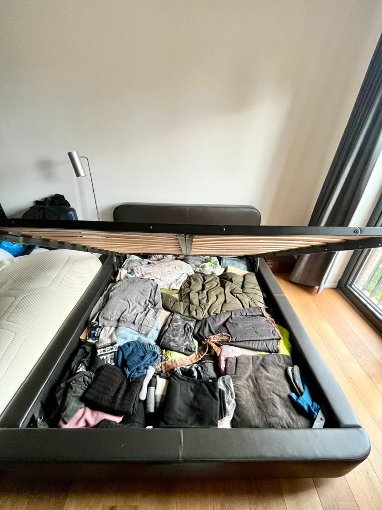 Lit ottoman en cuir Ottori de Habitat, Maison & Meubles, Chambre à coucher | Lits, Enlèvement, Comme neuf, Brun