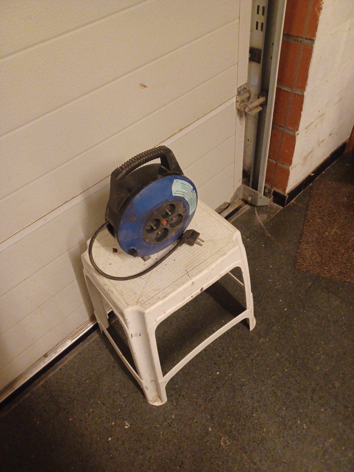 Elektrische kabelhaspel 10m 3500watt 4 aansluitingen p10euro, Doe-het-zelf en Bouw, Elektriciteit en Kabels, Ophalen