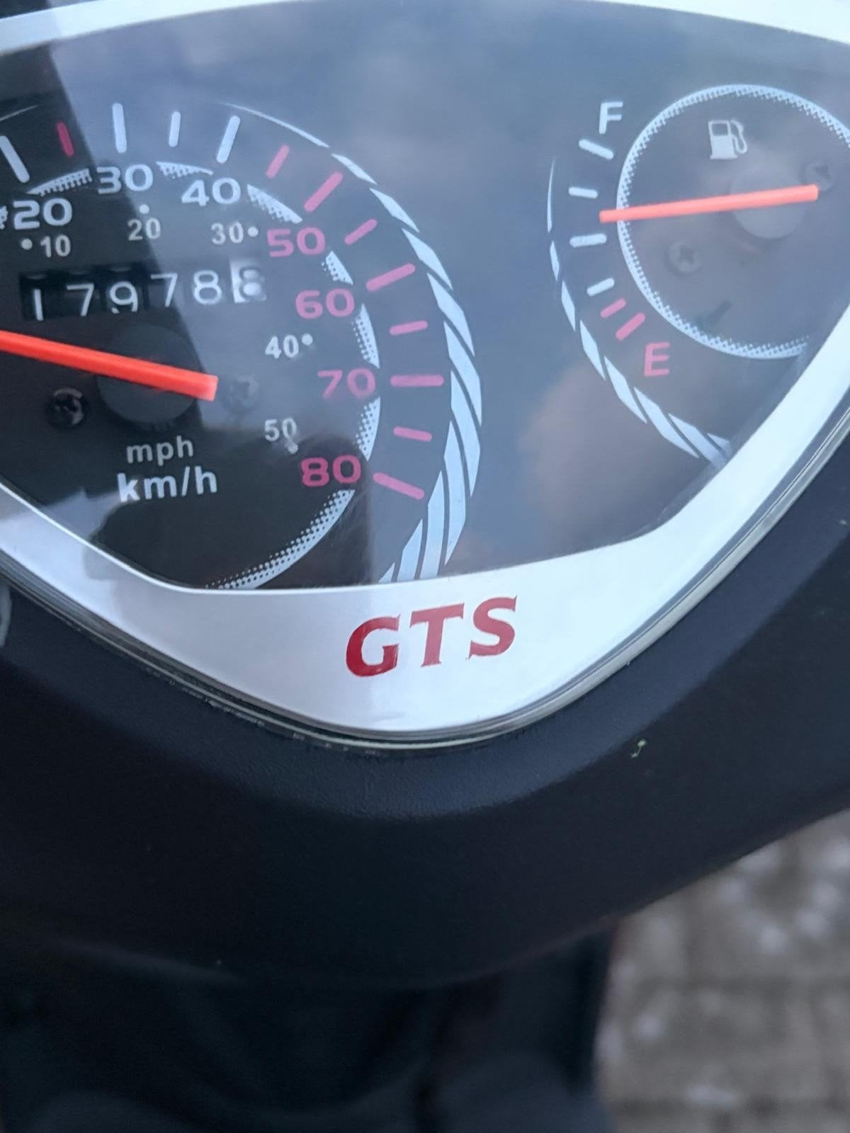 Klase A scooter 25 km in goede staatd, Fietsen en Brommers, Ophalen