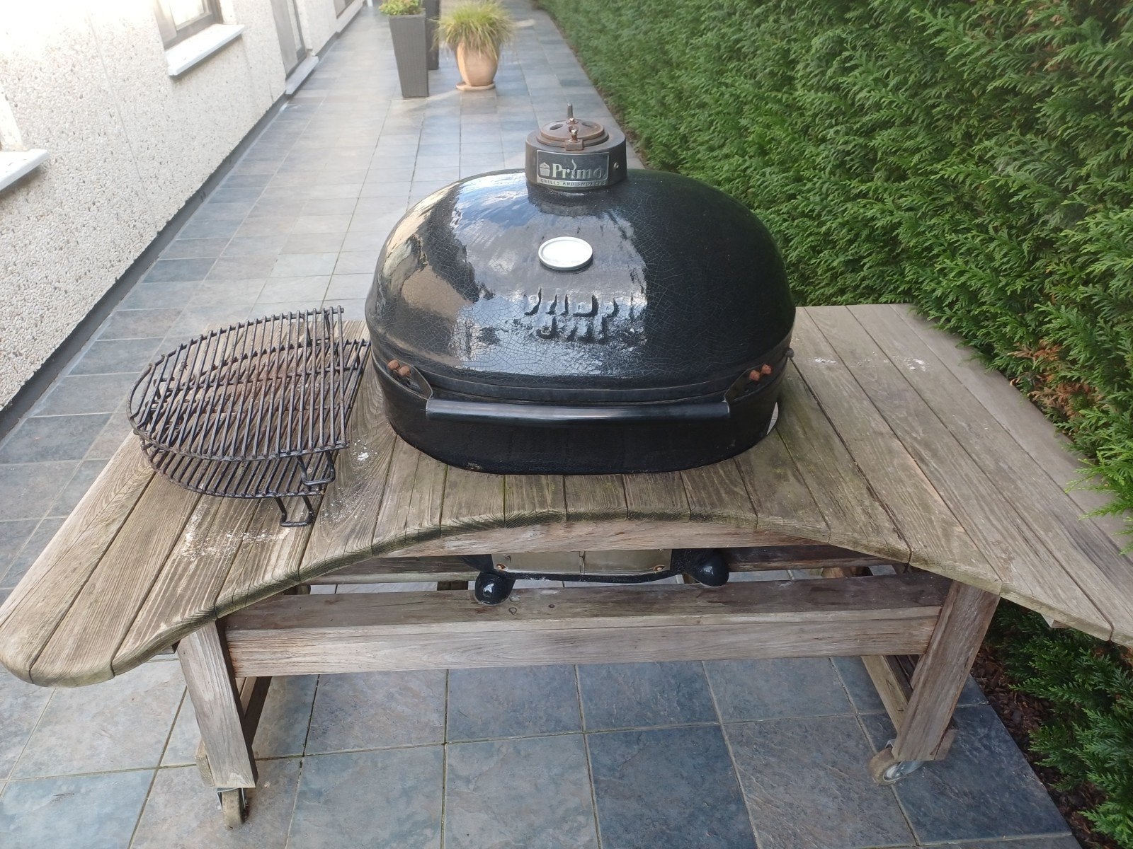 Primo Oval XL 400 kamado + houten tafel – te herstellen, Tuin en Terras, Houtskoolbarbecues, Ophalen, Gebruikt, Met accessoires