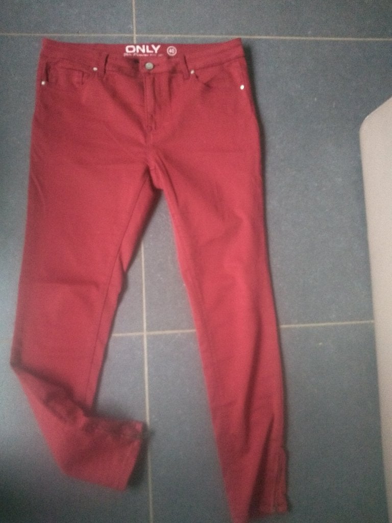 broek dames ONLY maat 40, Kleding | Dames, Broeken en Pantalons, Ophalen of Verzenden, Zo goed als nieuw, Maat 38/40 (M), Rood