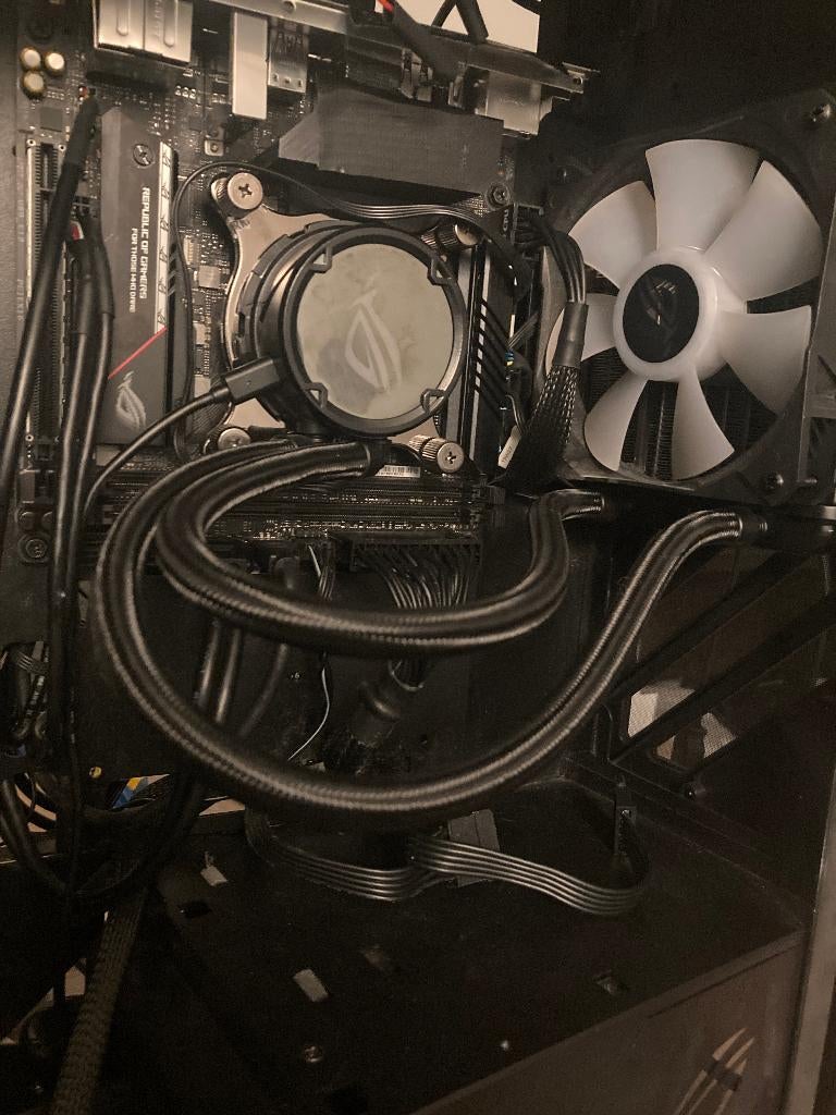 Watercooling AIO ASUS ROG Strix LC 120 (ARGB), Computers en Software, Computerkoelers, Ophalen, Zo goed als nieuw, Waterkoeling