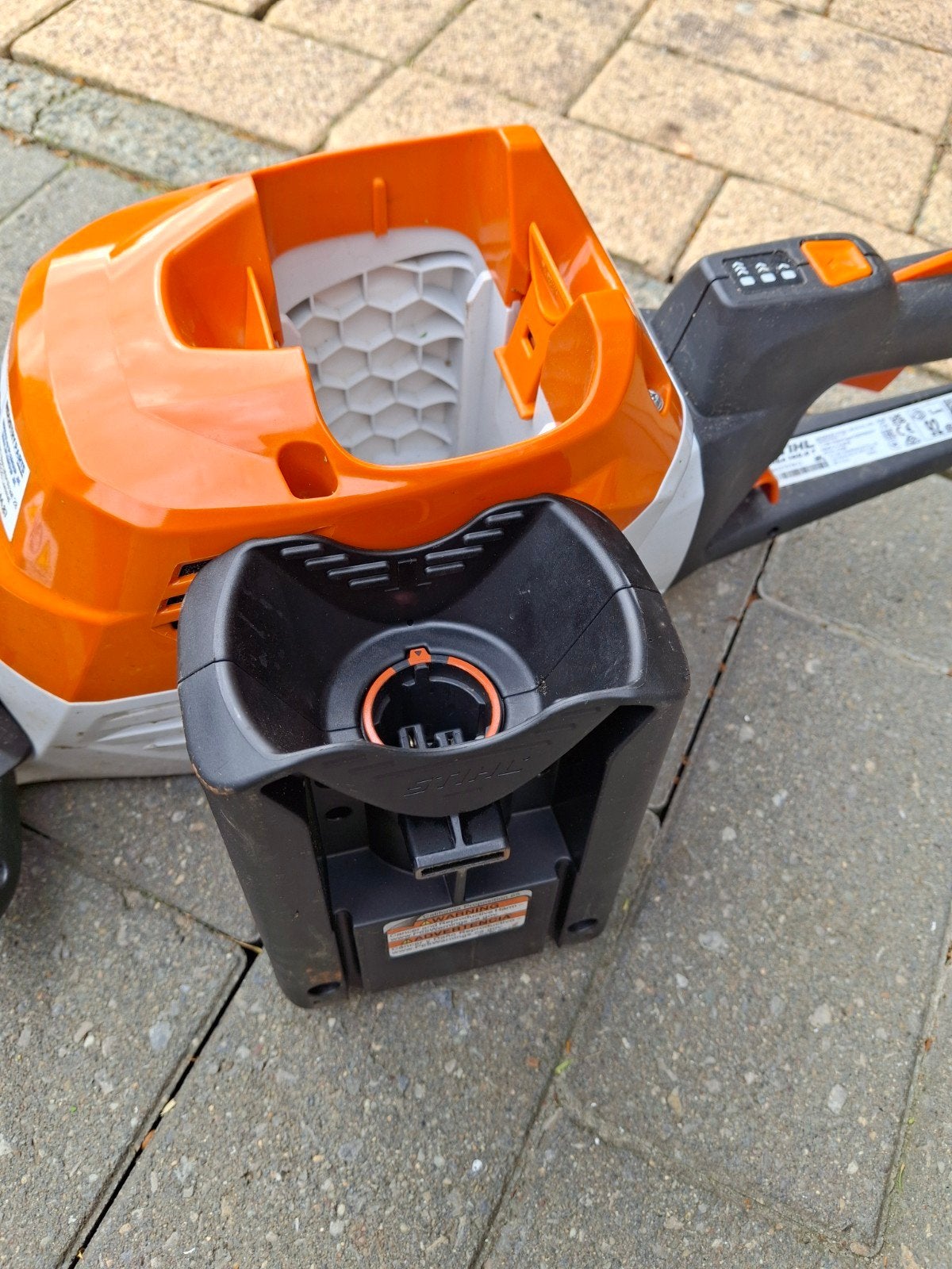 Stihl accu heggenschaar HSA140T, Ophalen