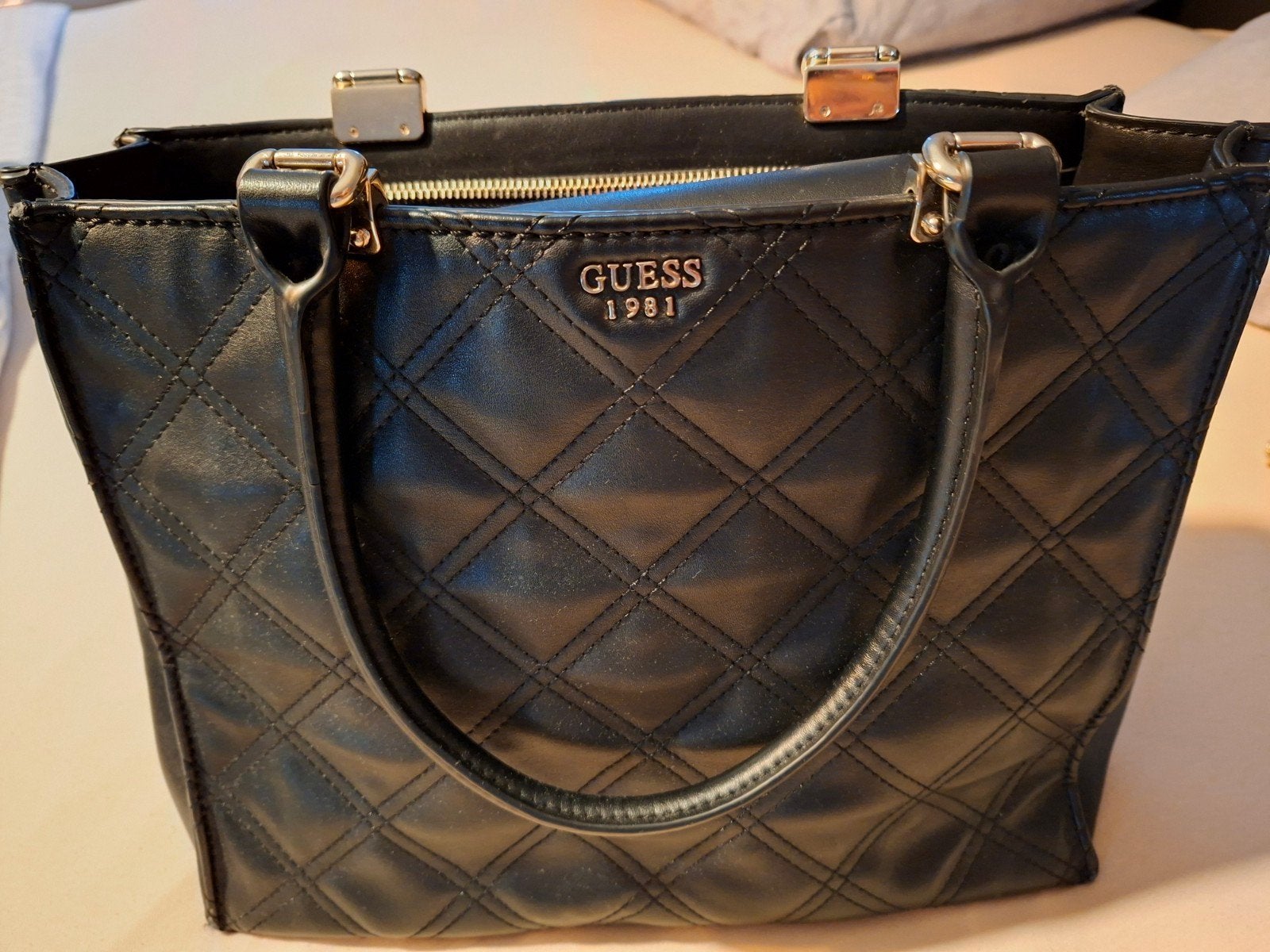 Sac à bandoulière Guess, Bijoux, Sacs & Beauté, Sacs | Sacs à bandoulière, Autres marques, Cuir, Enlèvement ou Envoi, Comme neuf