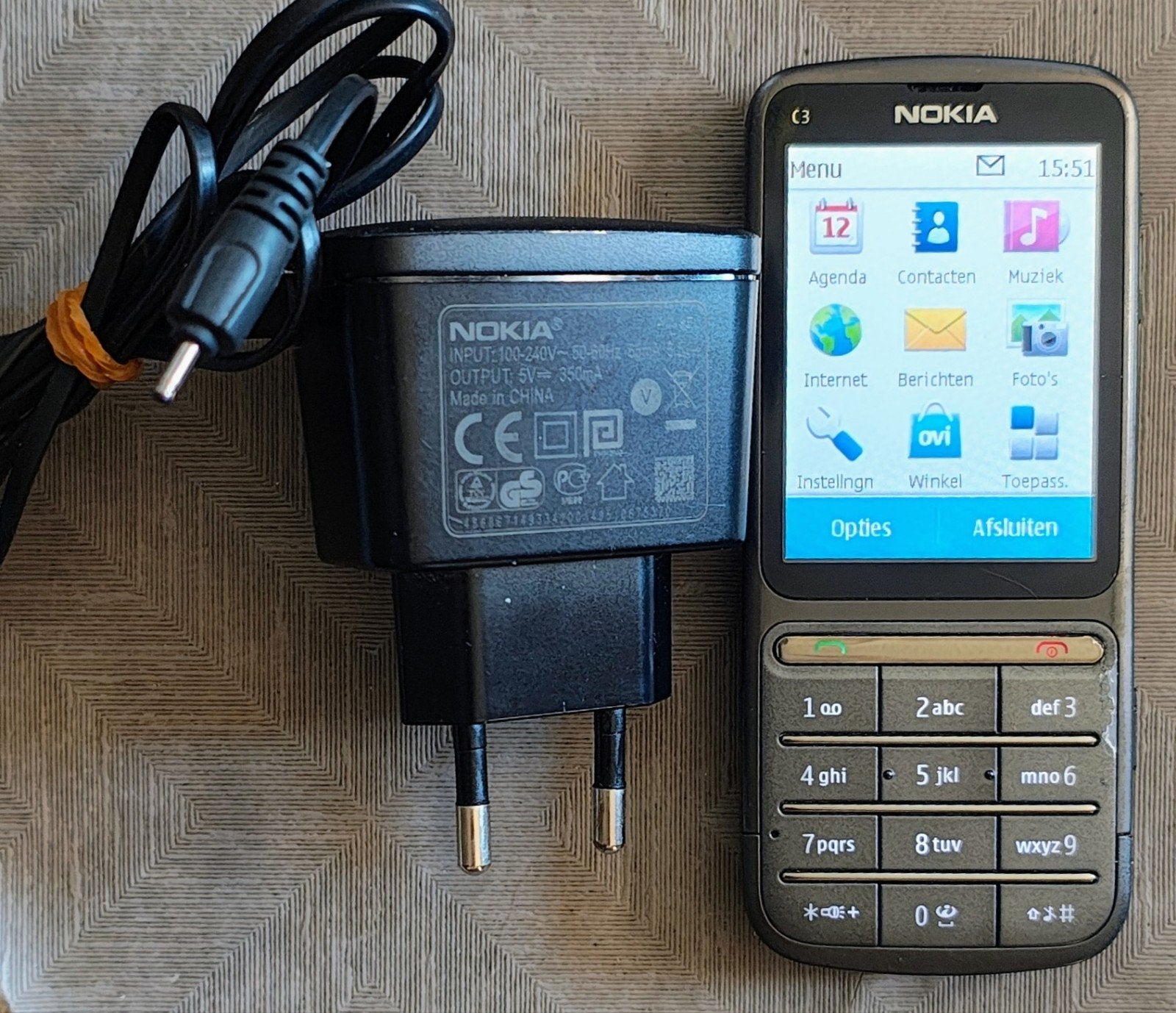 Nokia C3-01 Touch and Type - Chargeur inclus - Batterie 10, Télécoms, Téléphonie mobile | Nokia, Enlèvement ou Envoi, Clavier physique