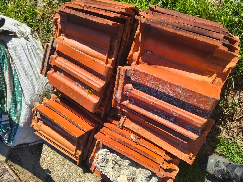 Ttr gevelpannen 12R 13L Rood ///5€ per stuk///, Doe-het-zelf en Bouw, Ophalen, Rood