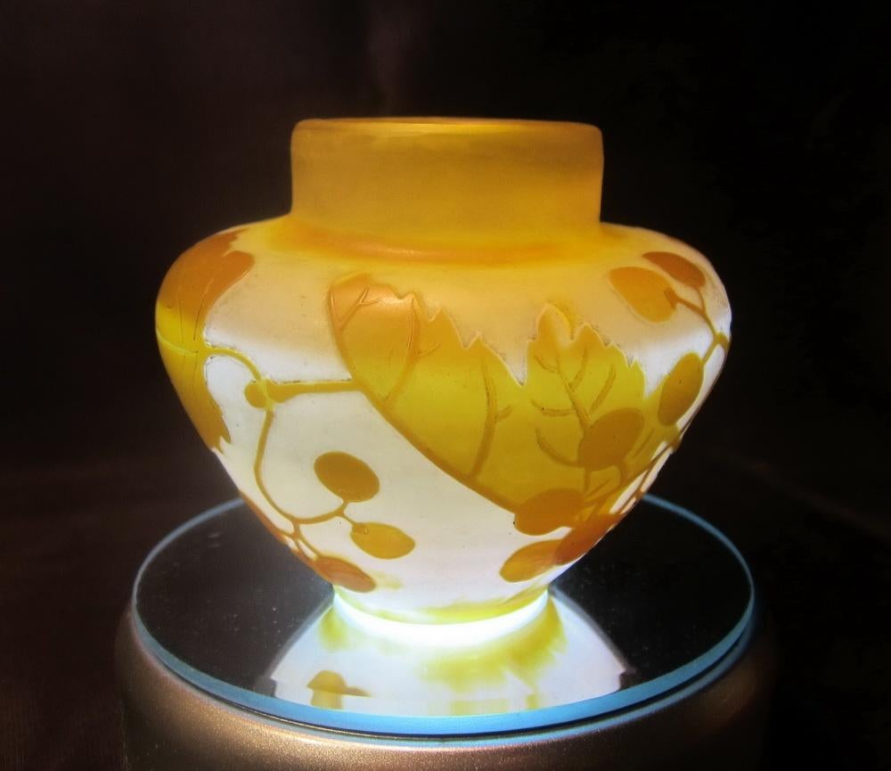 Vase art nouveau ancien en verre camée Emile Gallé, Envoi