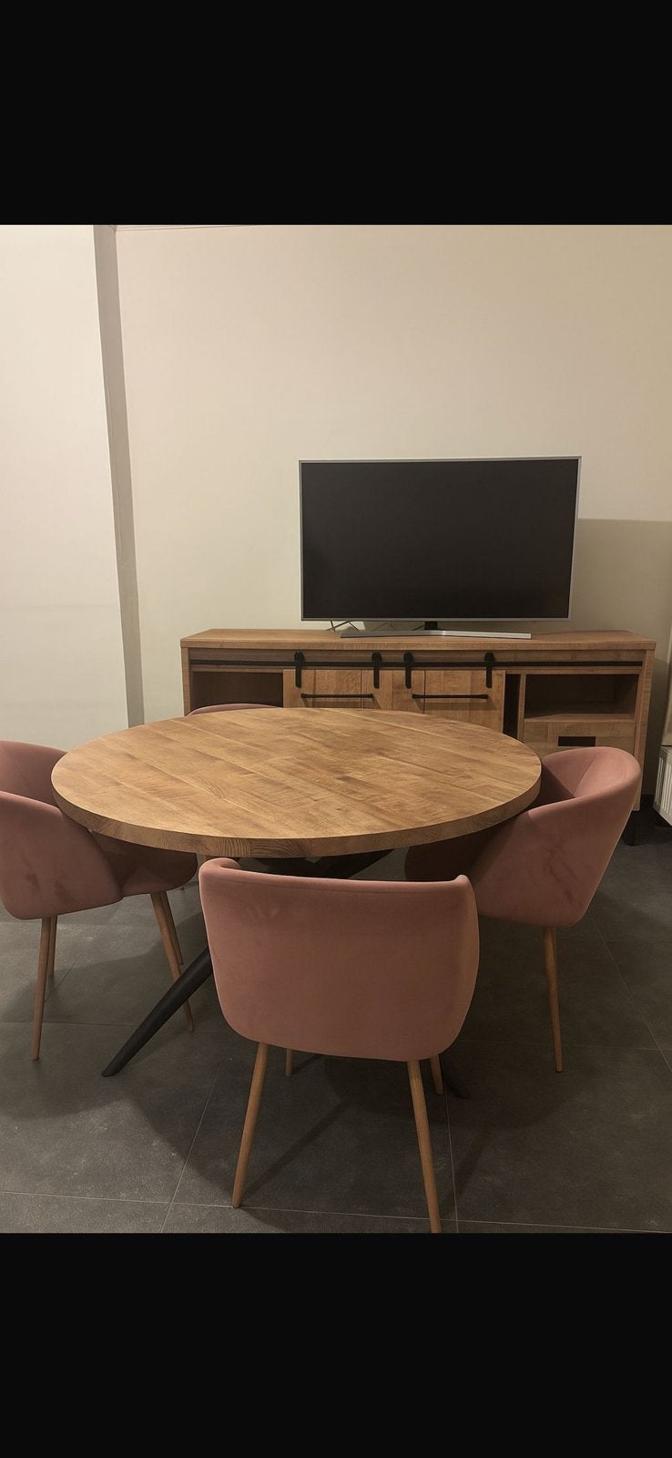 Moderne eettafel met 4 oudroze stoelen,bijpassend dressoir, Huis en Inrichting, Ophalen, Hout, Gebruikt, Bruin
