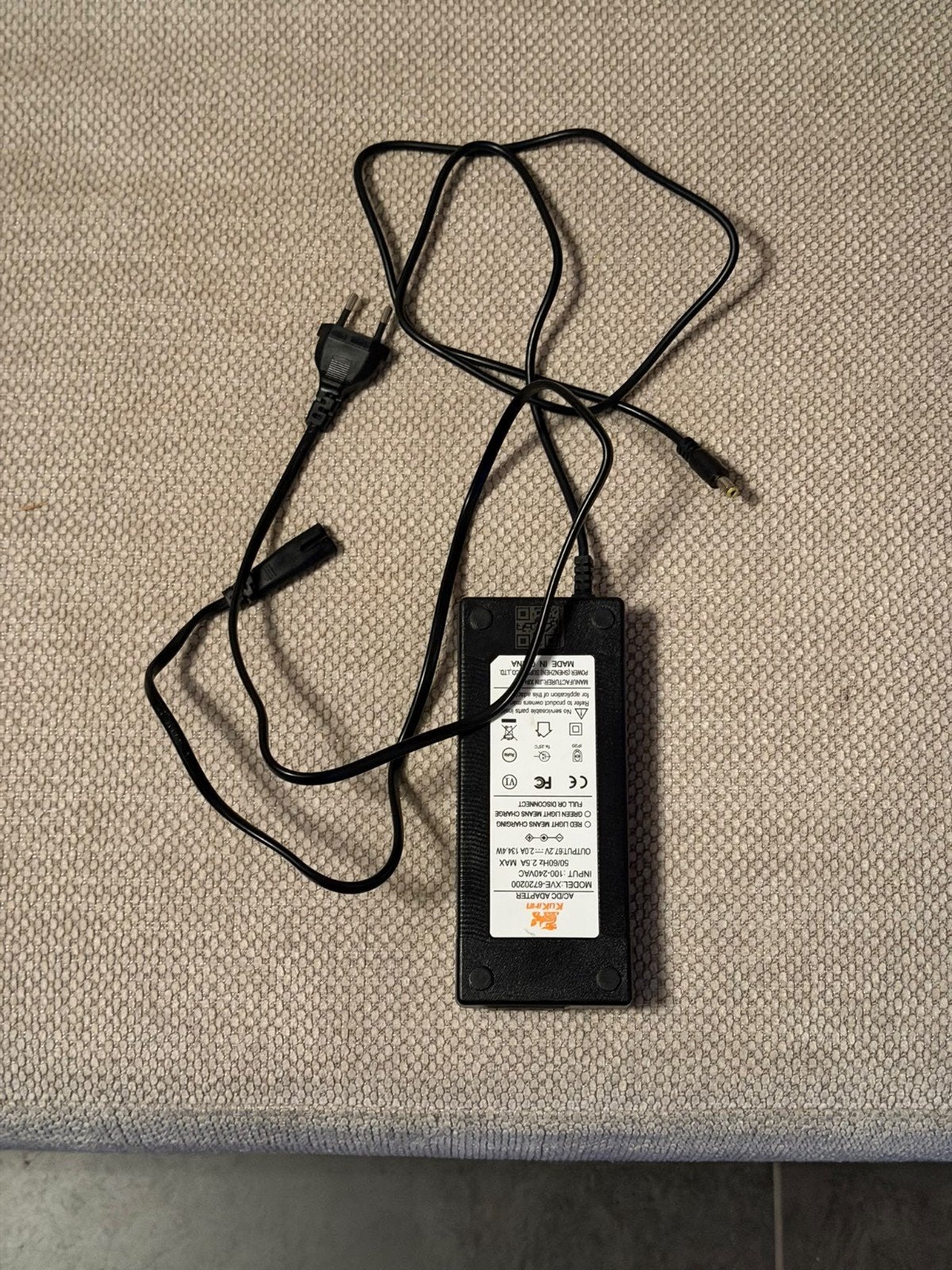 Oplader e step, Fietsen en Brommers, Ophalen of Verzenden, Gebruikt, Elektrische step (E-scooter), Kukurin