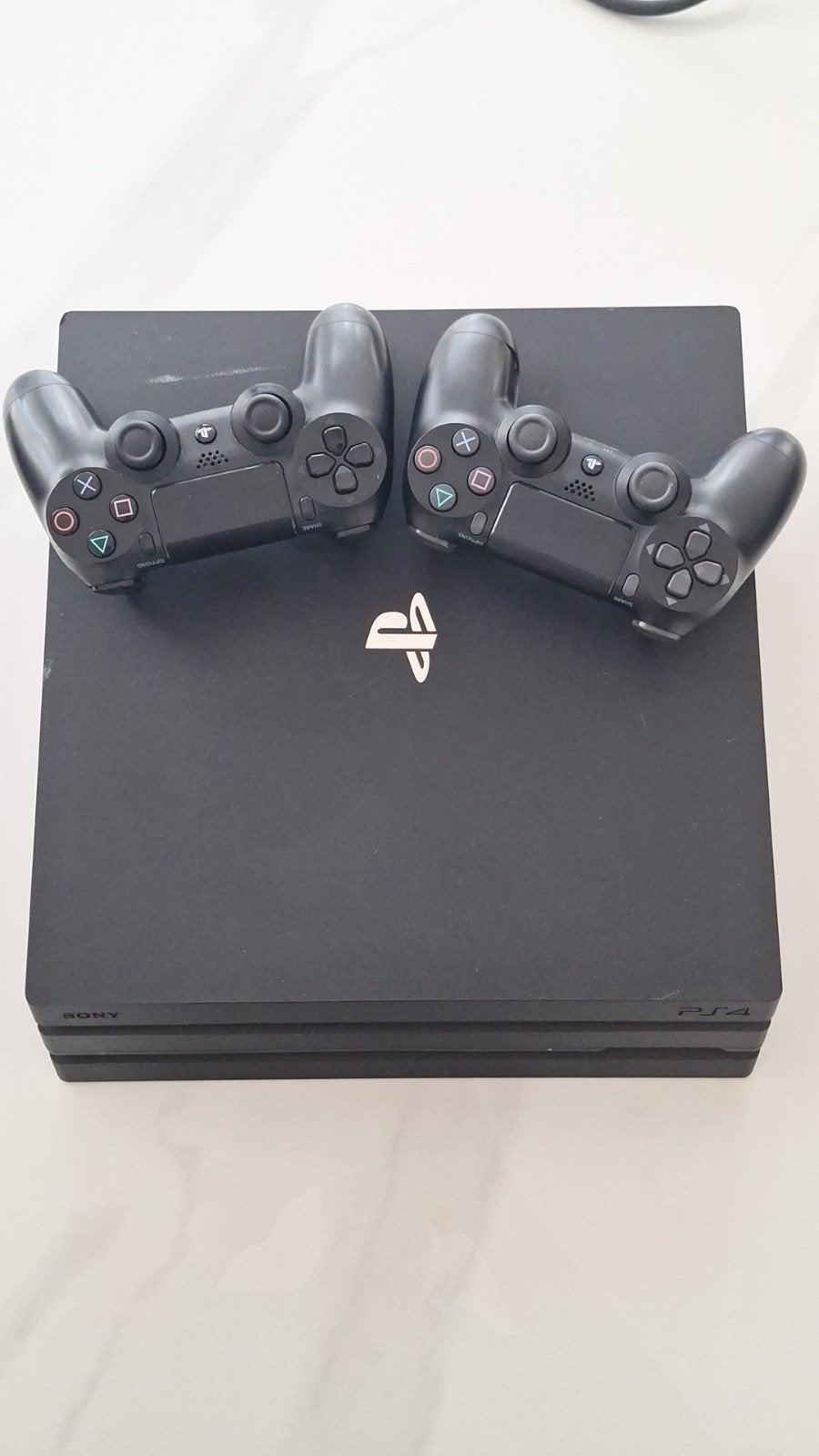 Ps4 met 4 gratis spelletjes en 2controllers, Games en Spelcomputers, Spelcomputers | Sony PlayStation 4, Ophalen, Zo goed als nieuw