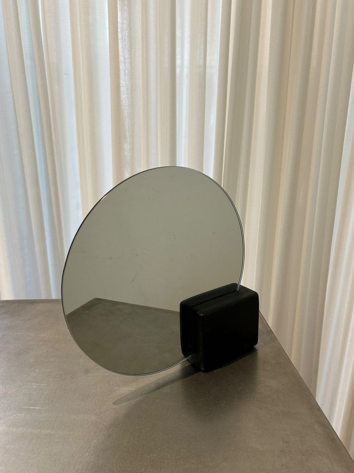 Zara Home ronde spiegel met zwarte marmeren voet, Maison & Meubles, Enlèvement, Comme neuf
