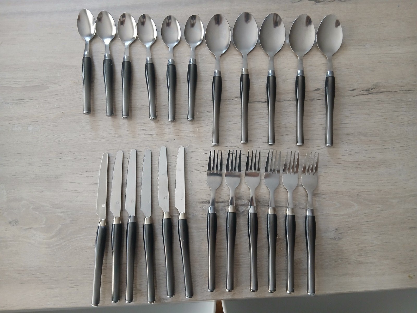 Ménagère complète 23 pièces - Service de table design, Enlèvement ou Envoi, Comme neuf, Set de couverts, Cuillère à soupe