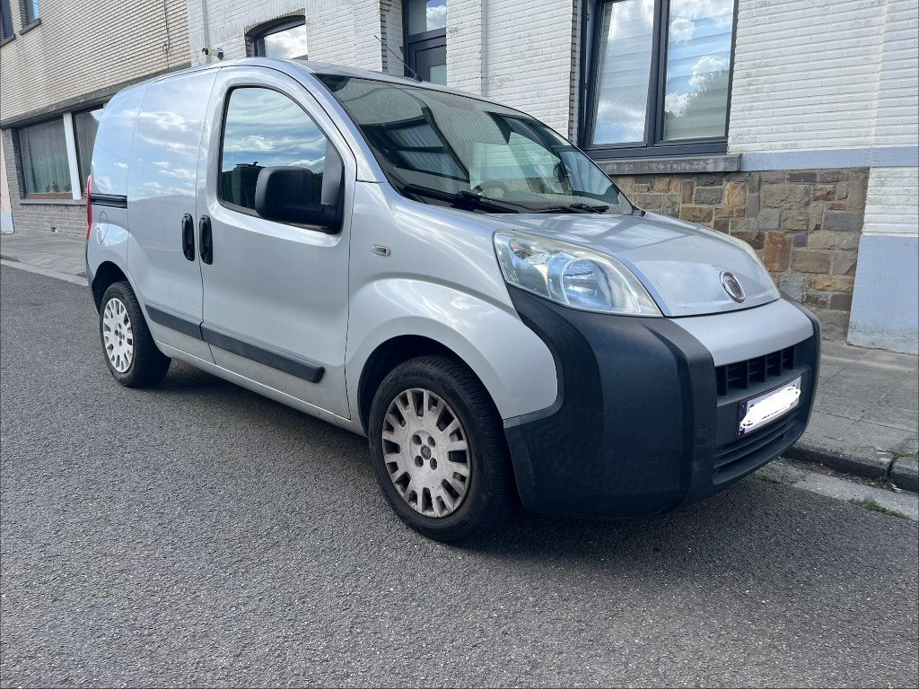 Fiat Fiorino 2011 diesel 70 kW - PROBLÈME ALTERNATEUR, Autos, Camionnettes & Utilitaires, Achat, 2 places, Boîte manuelle, Noir