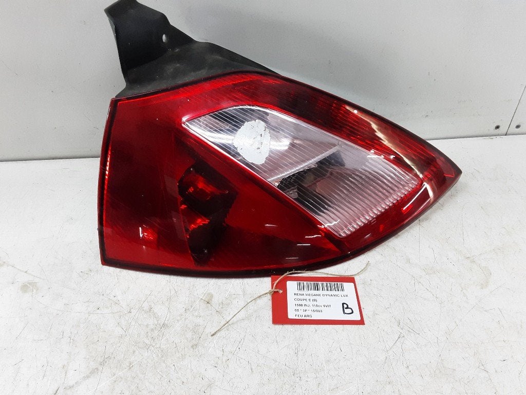FEU ARRIÈRE GAUCHE Renault Megane II (BM / CM) (820007336), Renault, Utilisé, Peter-Huppertz-Straße 5
51063  Köln, DE, Dialog.deutschland@renault.de
