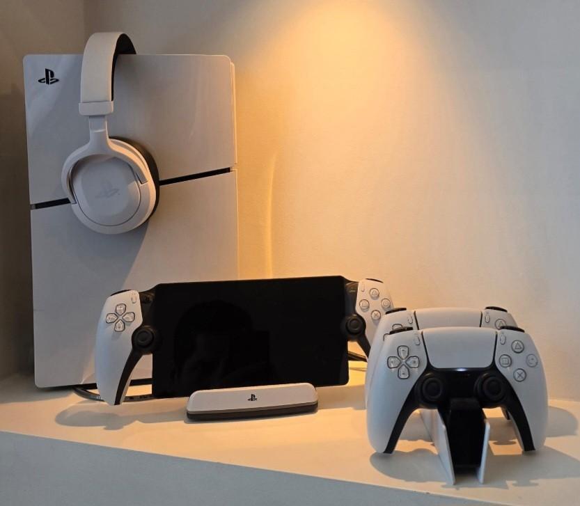 Playstation 5 met 2 controllers en ps5 portal + dockstations, Games en Spelcomputers, Ophalen, Zo goed als nieuw, Playstation 5