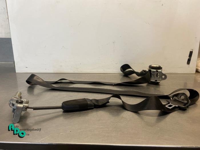 Ceinture de sécurité avant gauche d'un Opel Corsa (Corsa D, -, Opel, 3 mois de garantie, Utilisé