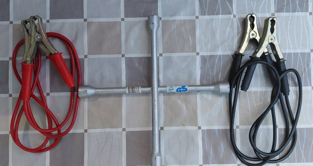 Startkabels en kruissleutel, Auto diversen, Autogereedschap, Ophalen, Zo goed als nieuw