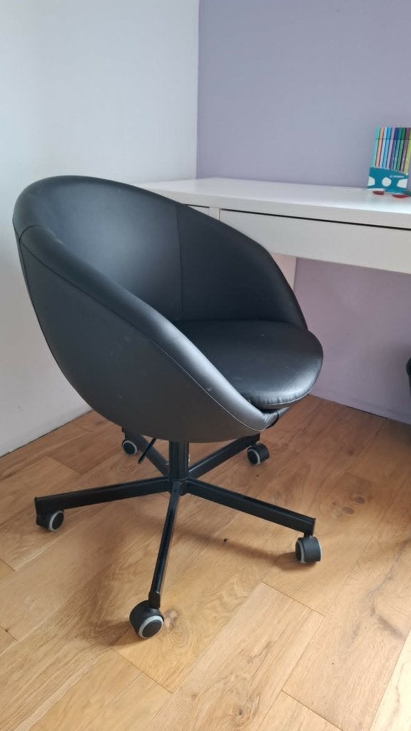 Chaise de bureau pivotante IKEA SKRUVSTA, coloris noir, Enlèvement, Comme neuf, Noir, Chaise de bureau