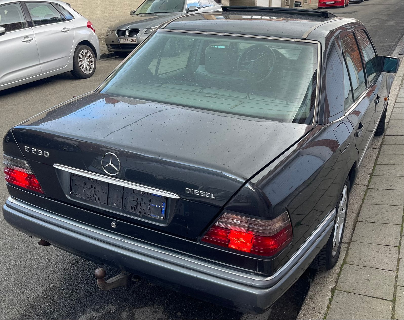 Mercedes E250d w124 facelift, Auto's, Mercedes-Benz, Leder, Te koop, Handgeschakeld, Berline